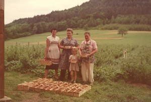 Geschichte - Maria Hagg (links) u die kleine Anita Hagg-Moser